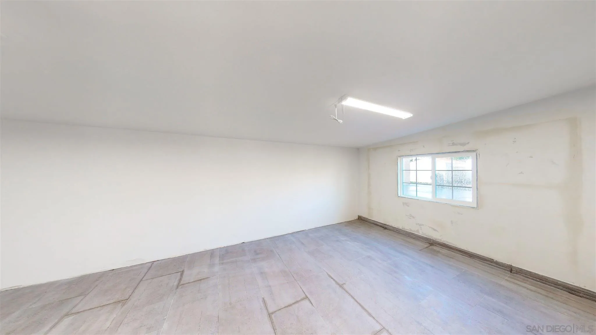 9957 Sierra Madre Road Spring Valley, CA 91977 - Photo 34 of 46 an empty room with a window