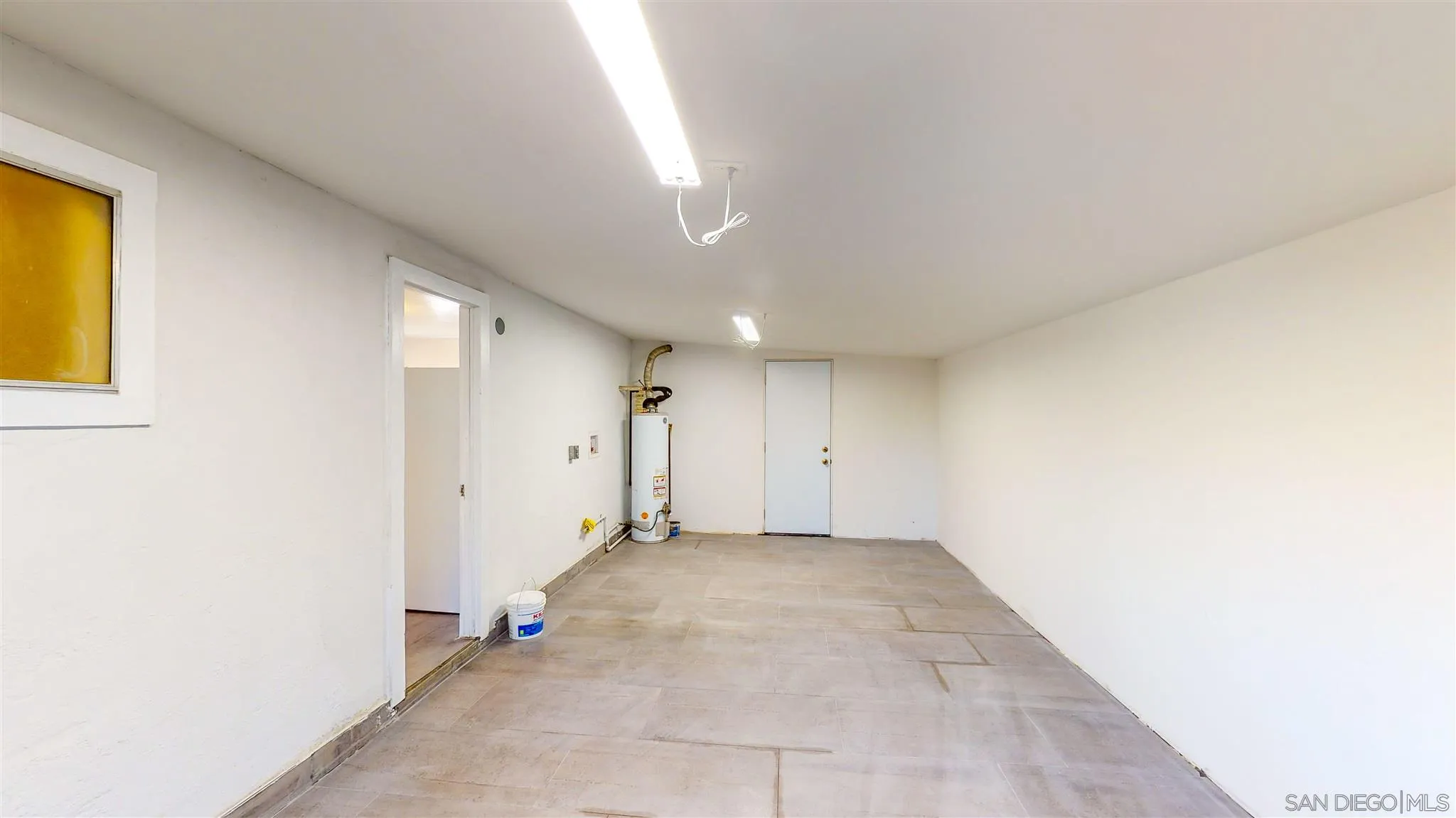 9957 Sierra Madre Road Spring Valley, CA 91977 - Photo 35 of 46 a view of an empty room