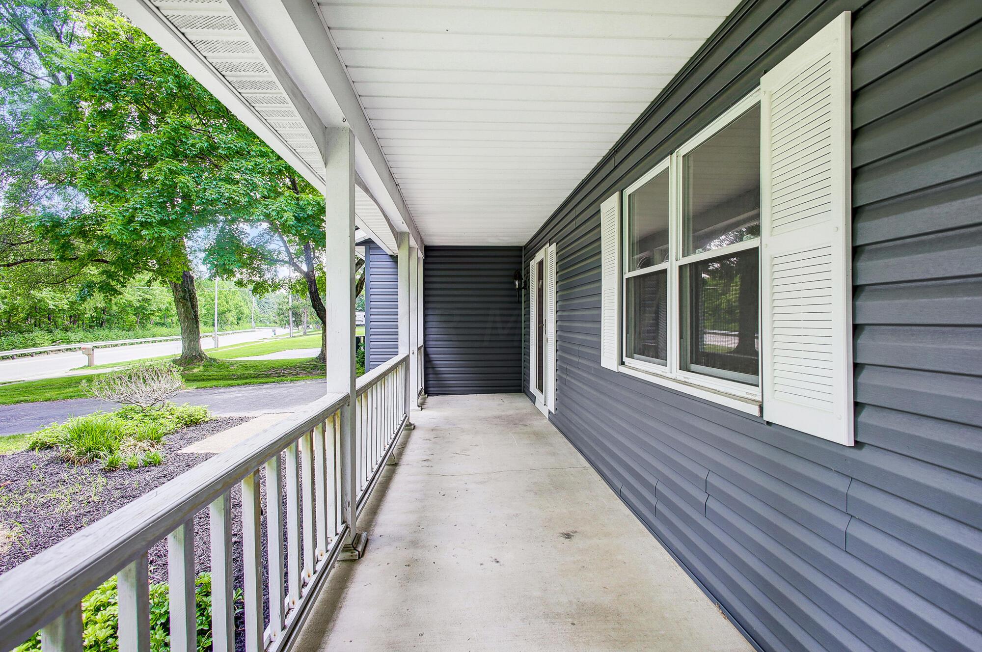 577 Rosehill Road Reynoldsburg, OH 43068 - Photo 4 of 51 004