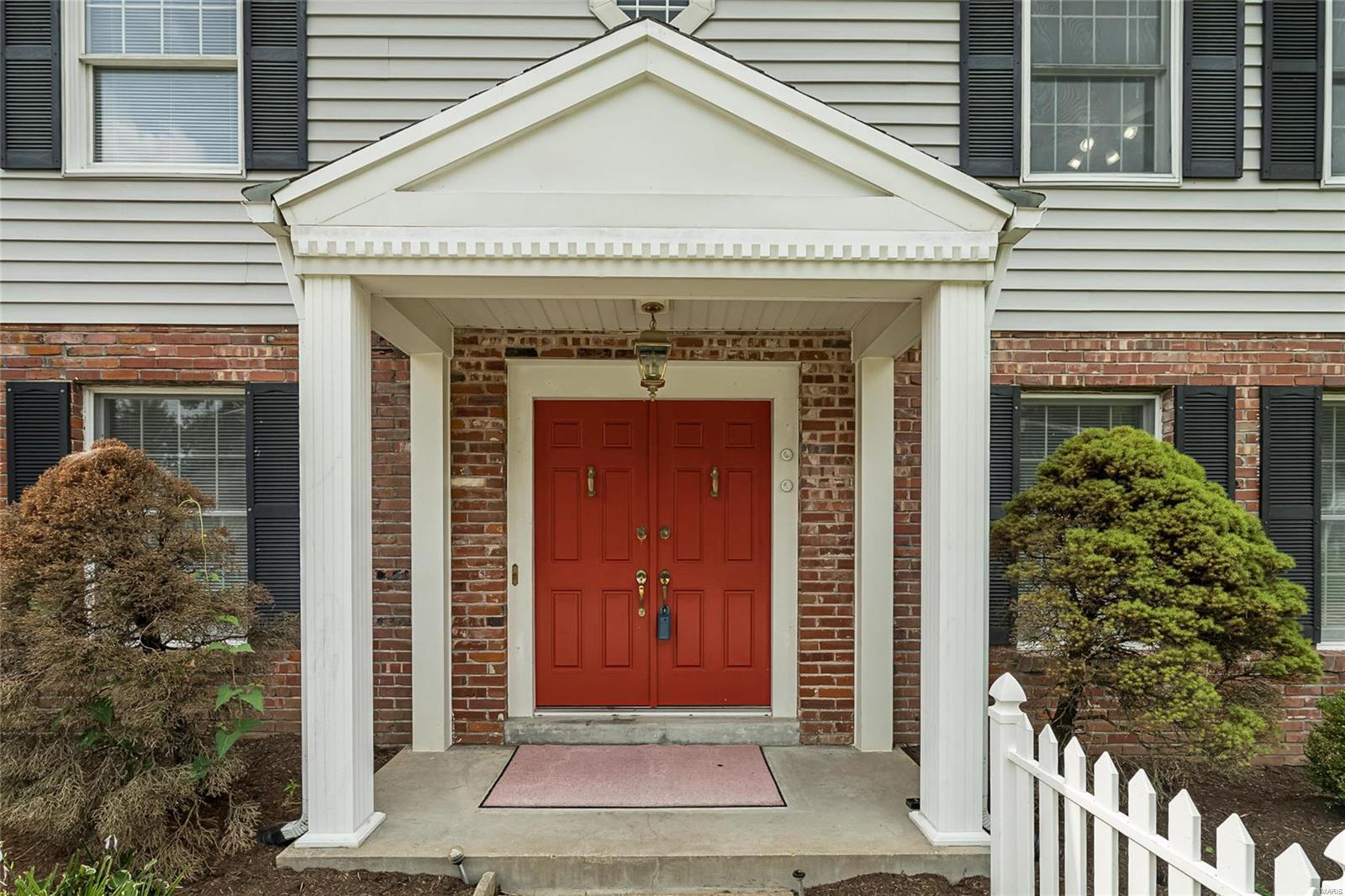 15556 Country Ridge Drive Chesterfield, MO 63017 - Photo 2 of 60