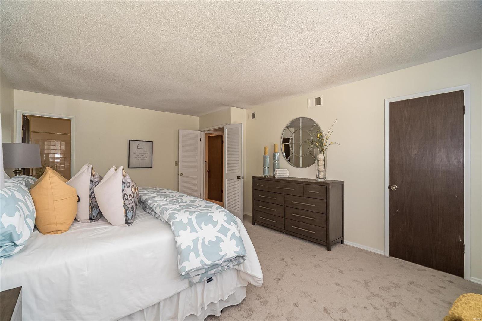 15556 Country Ridge Drive Chesterfield, MO 63017 - Photo 37 of 60