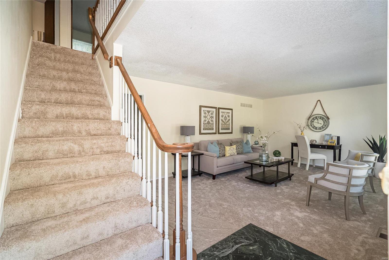 15556 Country Ridge Drive Chesterfield, MO 63017 - Photo 4 of 60