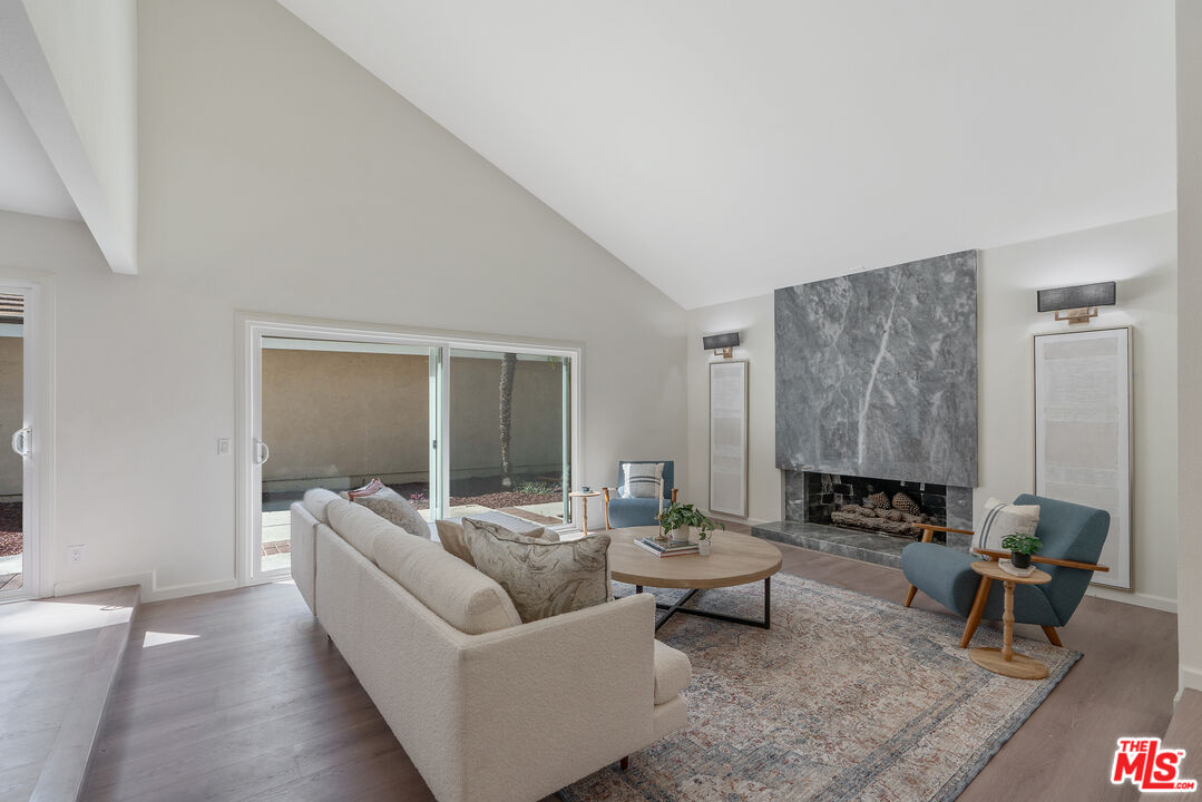 19 Rippling Streme Irvine, CA 92603 - Photo 13 of 69 a living room with furniture and a lamp