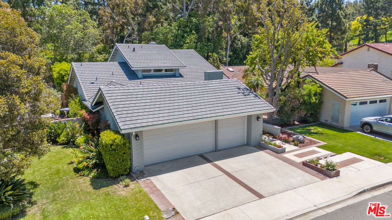 19 Rippling Streme Irvine, CA 92603 - Photo 2 of 69 a view of a patio with table and chairs with wooden fence and plants