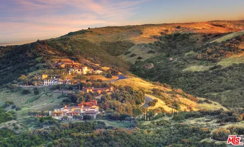 $2,999,000 | 19 Rippling Streme, Irvine, CA 92603