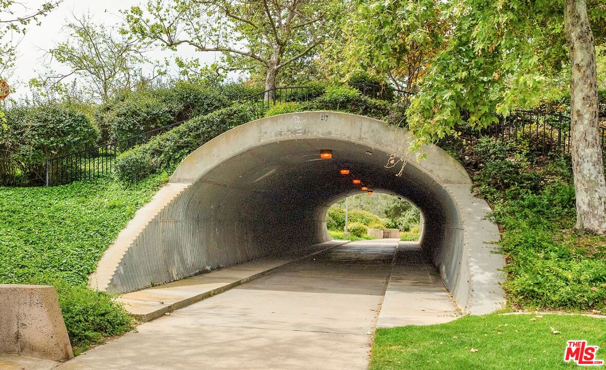 19 Rippling Streme Irvine, CA 92603 - Photo 68 of 69