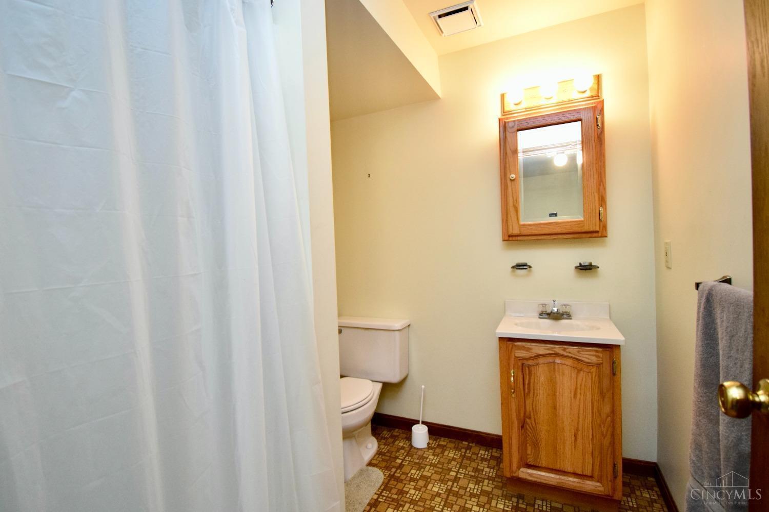 8396 Wuest Road Cincinnati, OH 45247 - Photo 36 of 47 Gallery Image 36