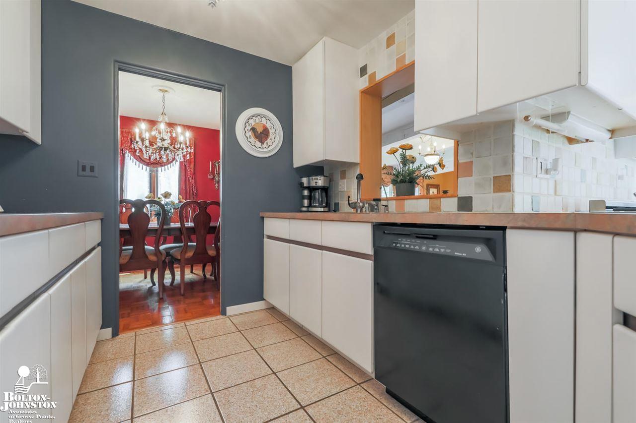 1067 Devonshire Road Grosse Pointe Park, MI 48230 - Photo 20 of 58