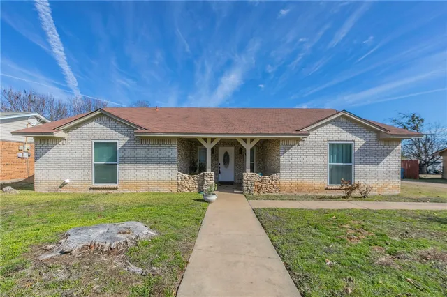 $280,000 | 112 Bowie Lane, Hewitt, TX 76643