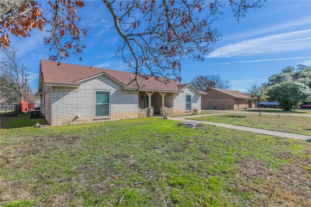 $280,000 | 112 Bowie Lane, Hewitt, TX 76643