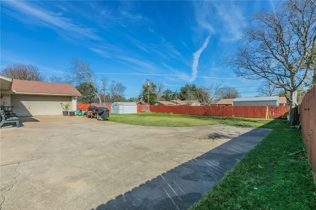 $280,000 | 112 Bowie Lane, Hewitt, TX 76643
