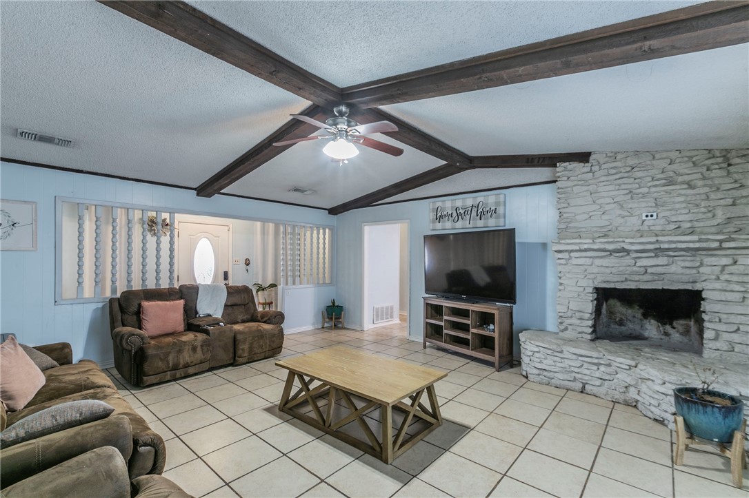 112 Bowie Lane Hewitt, TX 76643 - Photo 3 of 26