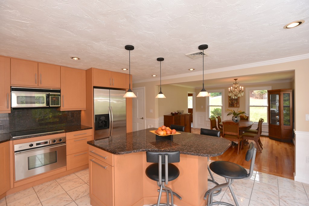 15 Valley Road Southborough, MA 01772 - Photo 8 of 23 Gallery Image 8