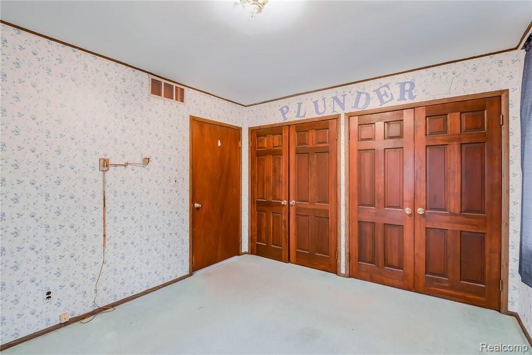 1186 State Road Fenton, MI 48430 - Photo 15 of 25 1186 State (5).jpg