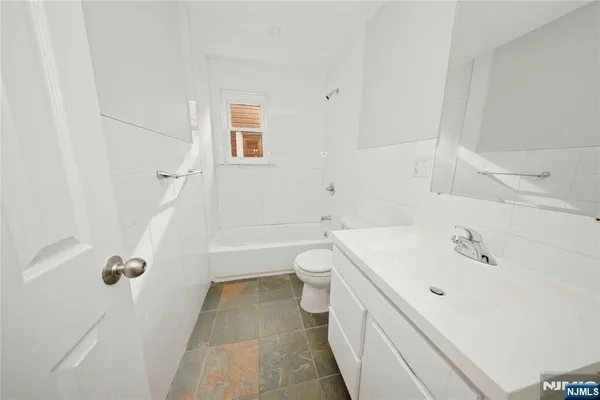 $3,550 | 437 Elm Street, Unit 1L, Kearny, NJ 07032