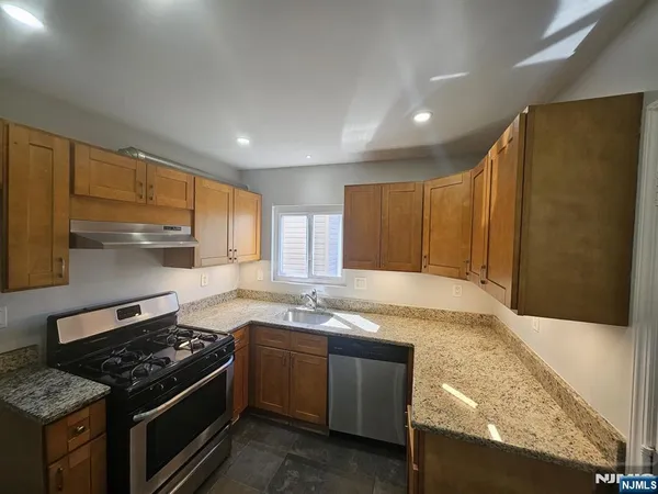 $3,550 | 437 Elm Street, Unit 1L, Kearny, NJ 07032