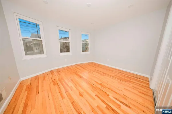 $3,550 | 437 Elm Street, Unit 1L, Kearny, NJ 07032