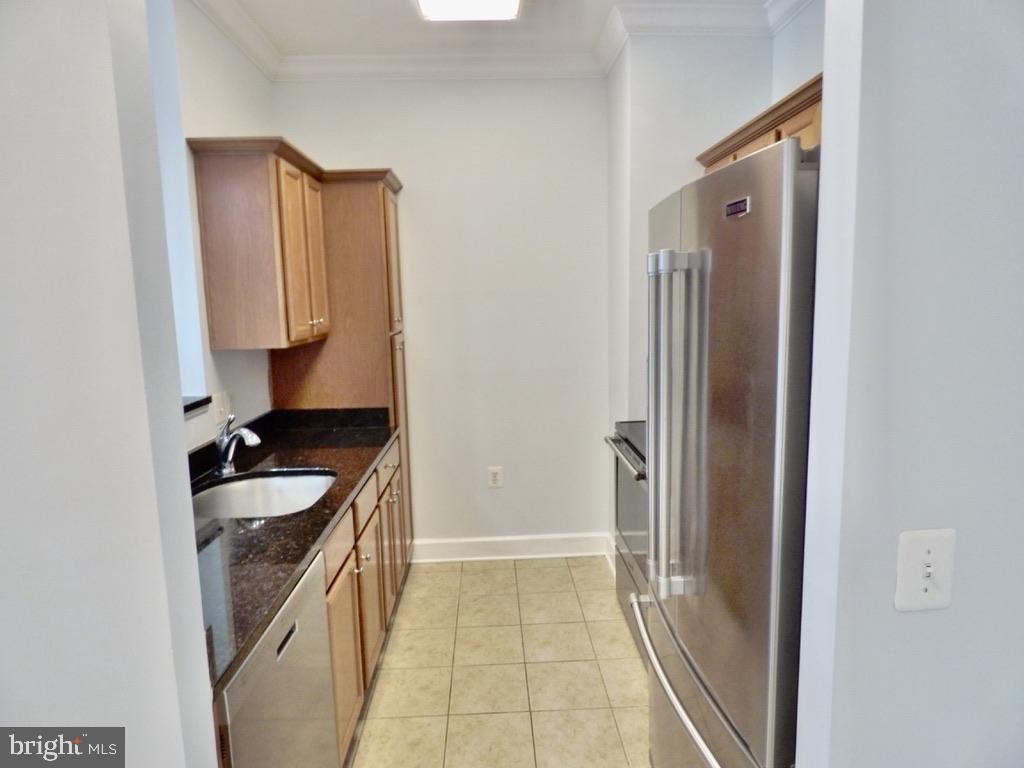 11800 Sunset Hills Road, Unit 118 Reston, VA 20190 - Photo 7 of 52 Sleek kitchen with modern finishes.