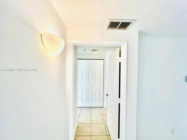 $2,200 | 8000 North Nob Hill Road, Unit 204, Tamarac, FL 33321
