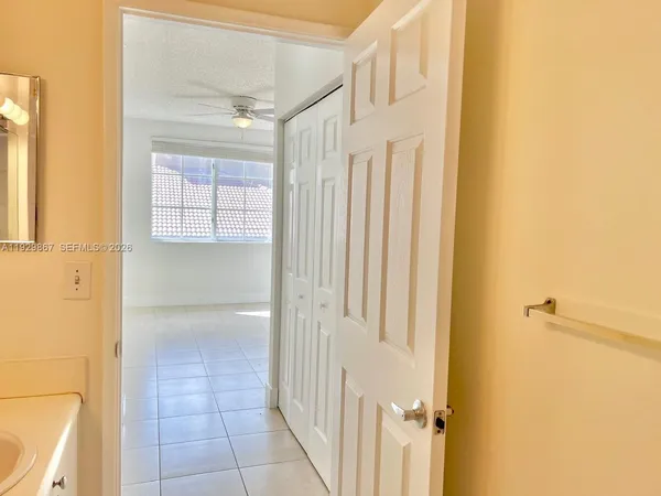 $2,200 | 8000 North Nob Hill Road, Unit 204, Tamarac, FL 33321