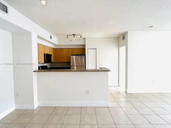 $2,200 | 8000 North Nob Hill Road, Unit 204, Tamarac, FL 33321