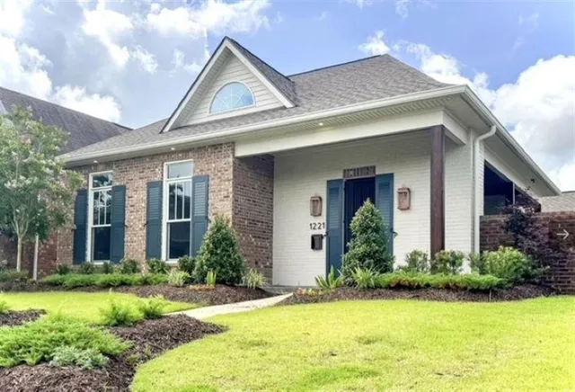 $594,500 | 1221 Five Oaks Dr Lake, Lake Charles, LA 70605