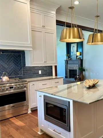 $594,500 | 1221 Five Oaks Dr Lake, Lake Charles, LA 70605