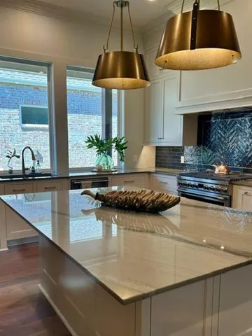 $594,500 | 1221 Five Oaks Dr Lake, Lake Charles, LA 70605