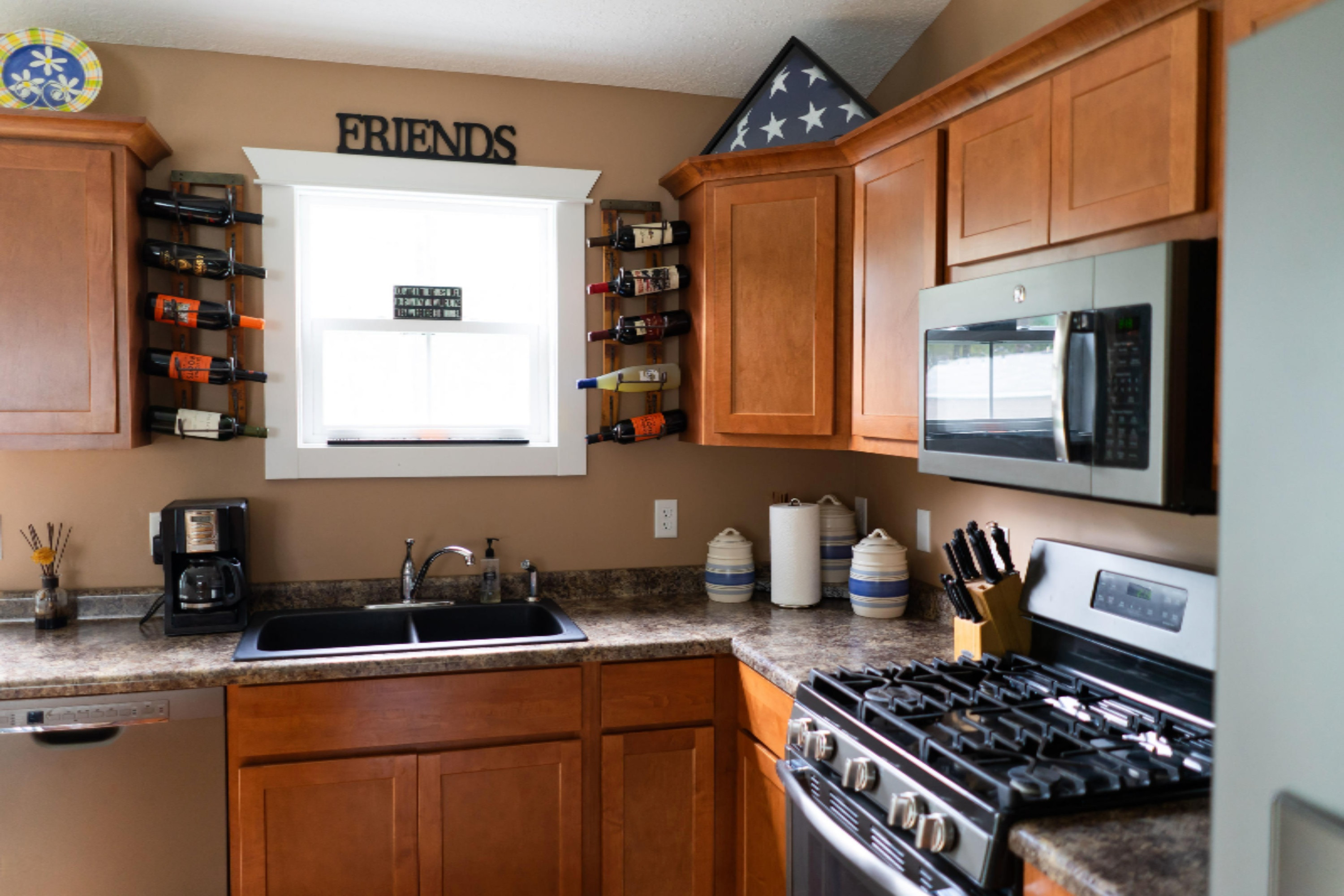 1945 North Sheridan Road Muskegon, MI 49445 - Photo 5 of 38 DSC00986