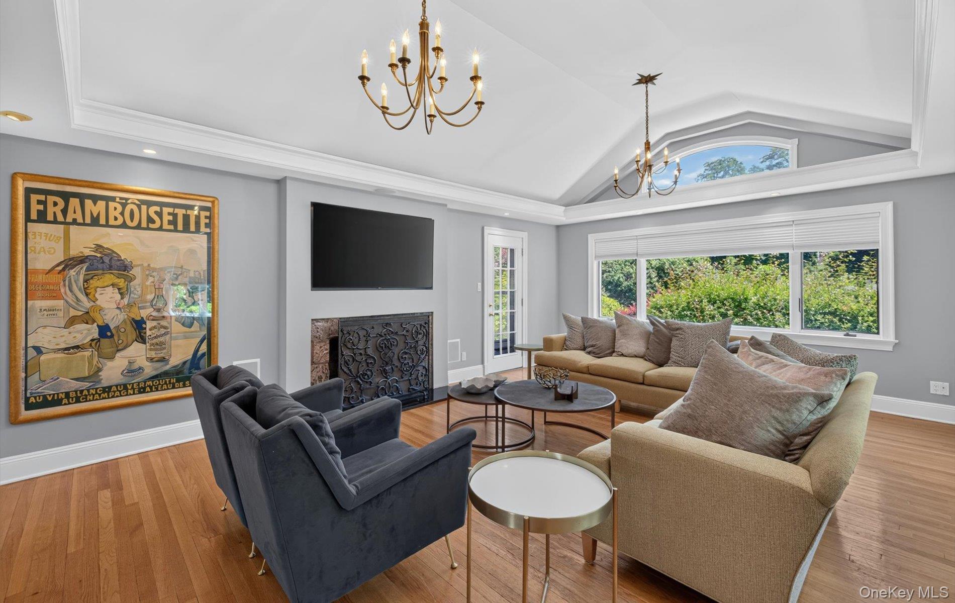 81 Lawrence Hill Road Huntington, NY 11743 - Photo 5 of 42
