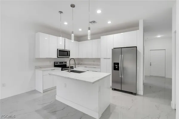 $1,950 | 1037 Citrus Avenue South, Lehigh Acres, FL 33974