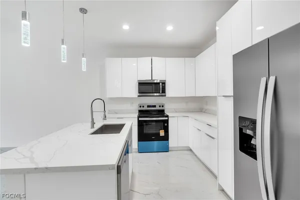 $1,950 | 1037 Citrus Avenue South, Lehigh Acres, FL 33974