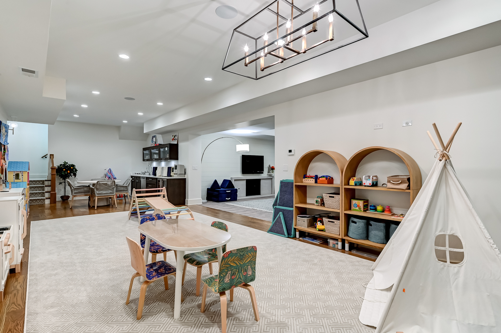 121 East 4th Street Hinsdale, IL 60521 - Photo 42 of 60