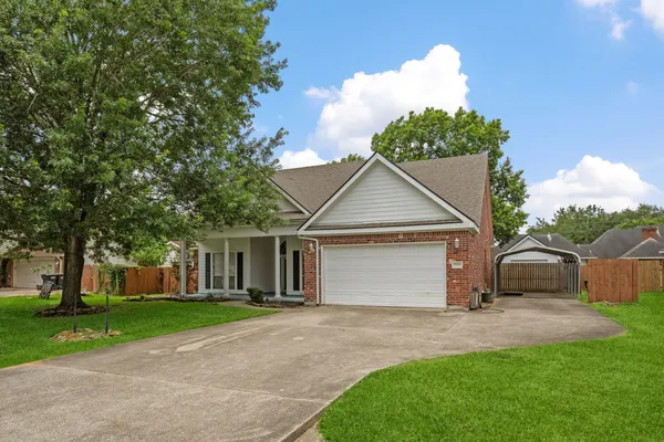 $359,900 | 12315 East River Run Drive, Mont Belvieu, TX 77523