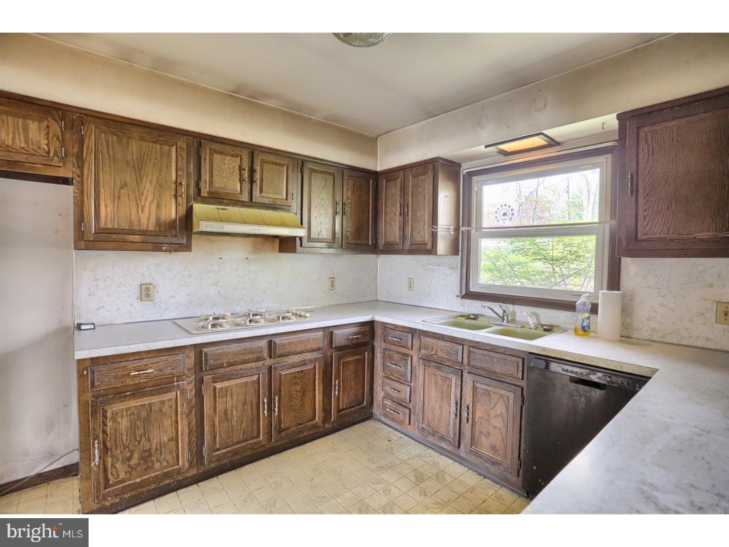 475 Wegman Road Reading, PA 19606 - Photo 4 of 25