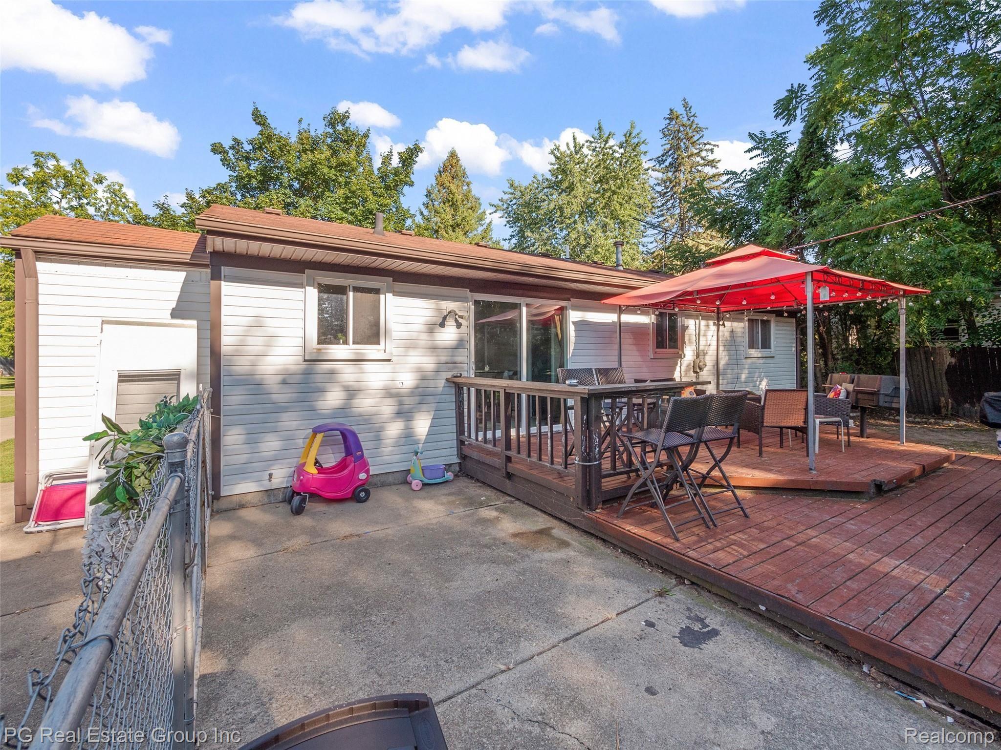 2420 Melvin Avenue Rochester, MI 48307 - Photo 6 of 34 2420 Melvin Ave 1 (5).jpg