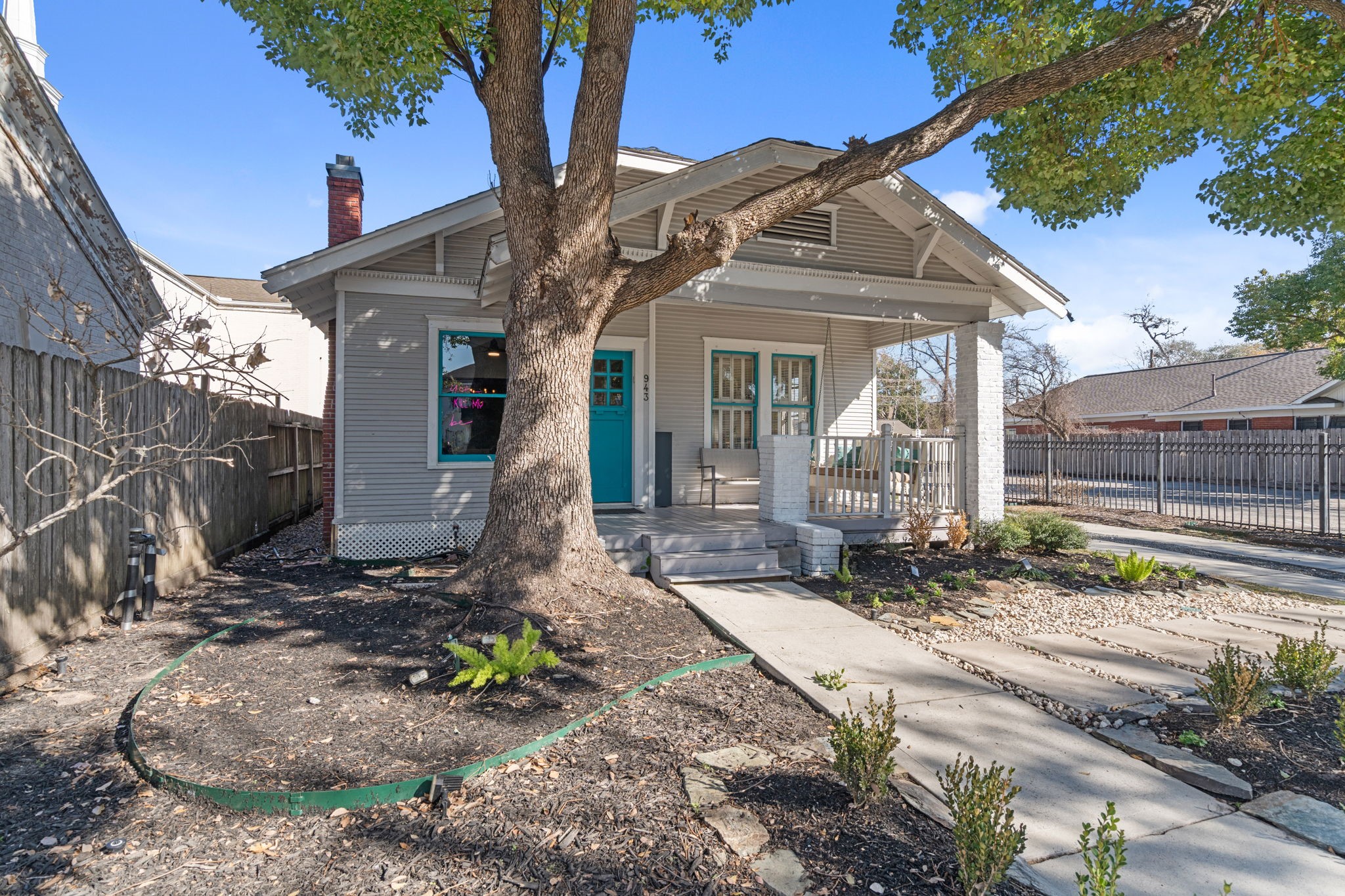 943 Pecore Street Houston, TX 77009 - Photo 12 of 19 Front of the home.