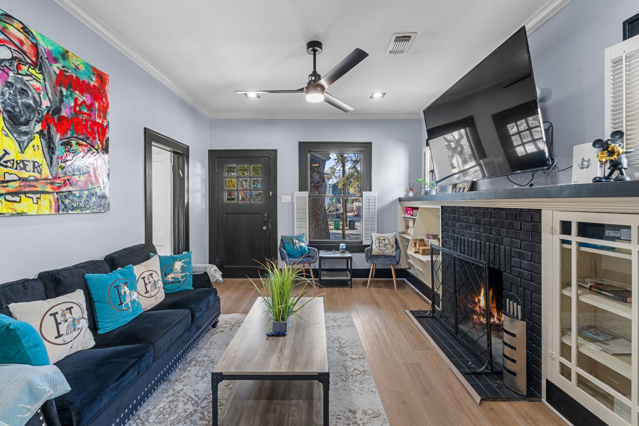 943 Pecore Street Houston, TX 77009 - Photo 14 of 19 Living room