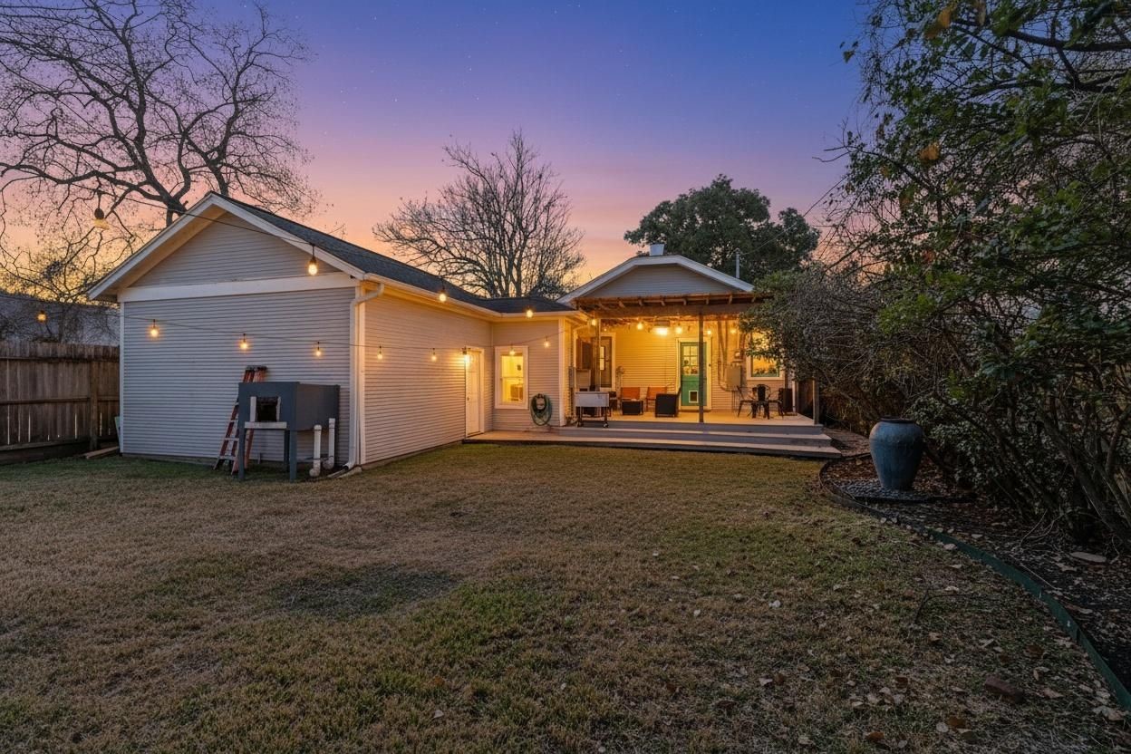 943 Pecore Street Houston, TX 77009 - Photo 5 of 19 Oversized backyard, and covered patio! Perfect for entertainment.