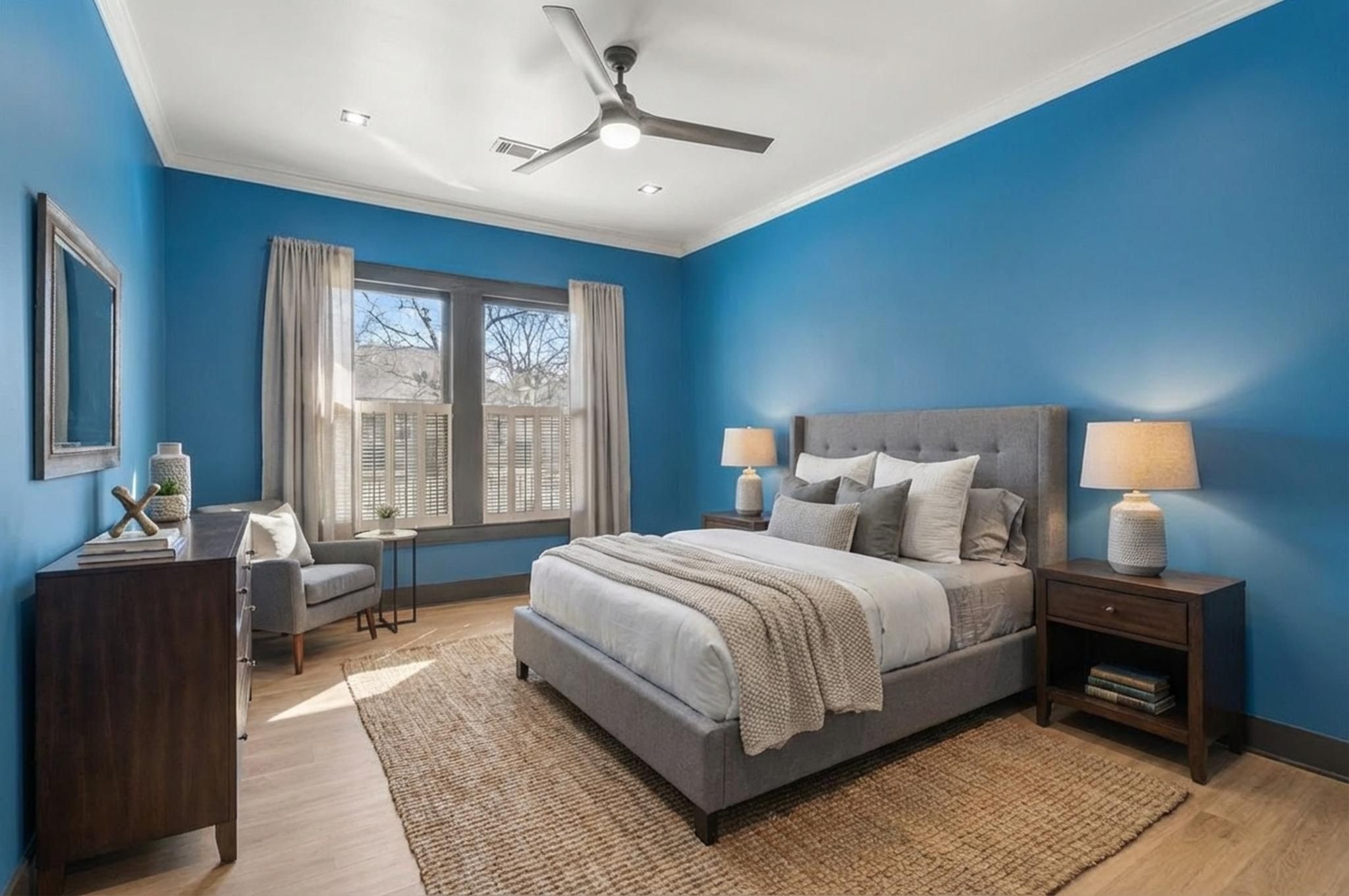 943 Pecore Street Houston, TX 77009 - Photo 8 of 19 Primary bedroom with en-suite bathroom(virtually staged).