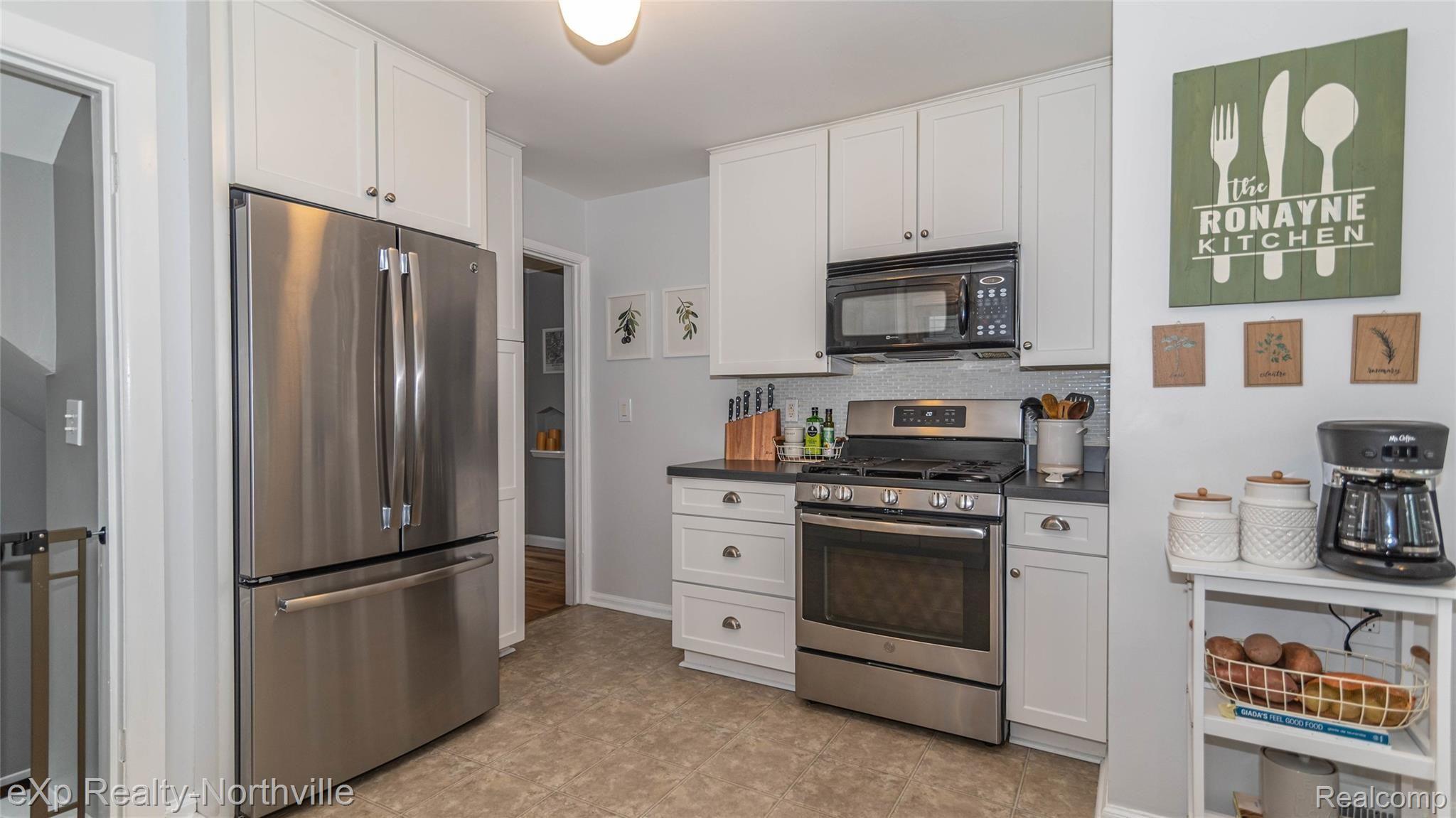 3260 Kenmore Road Berkley, MI 48072 - Photo 19 of 41 018_6.jpg