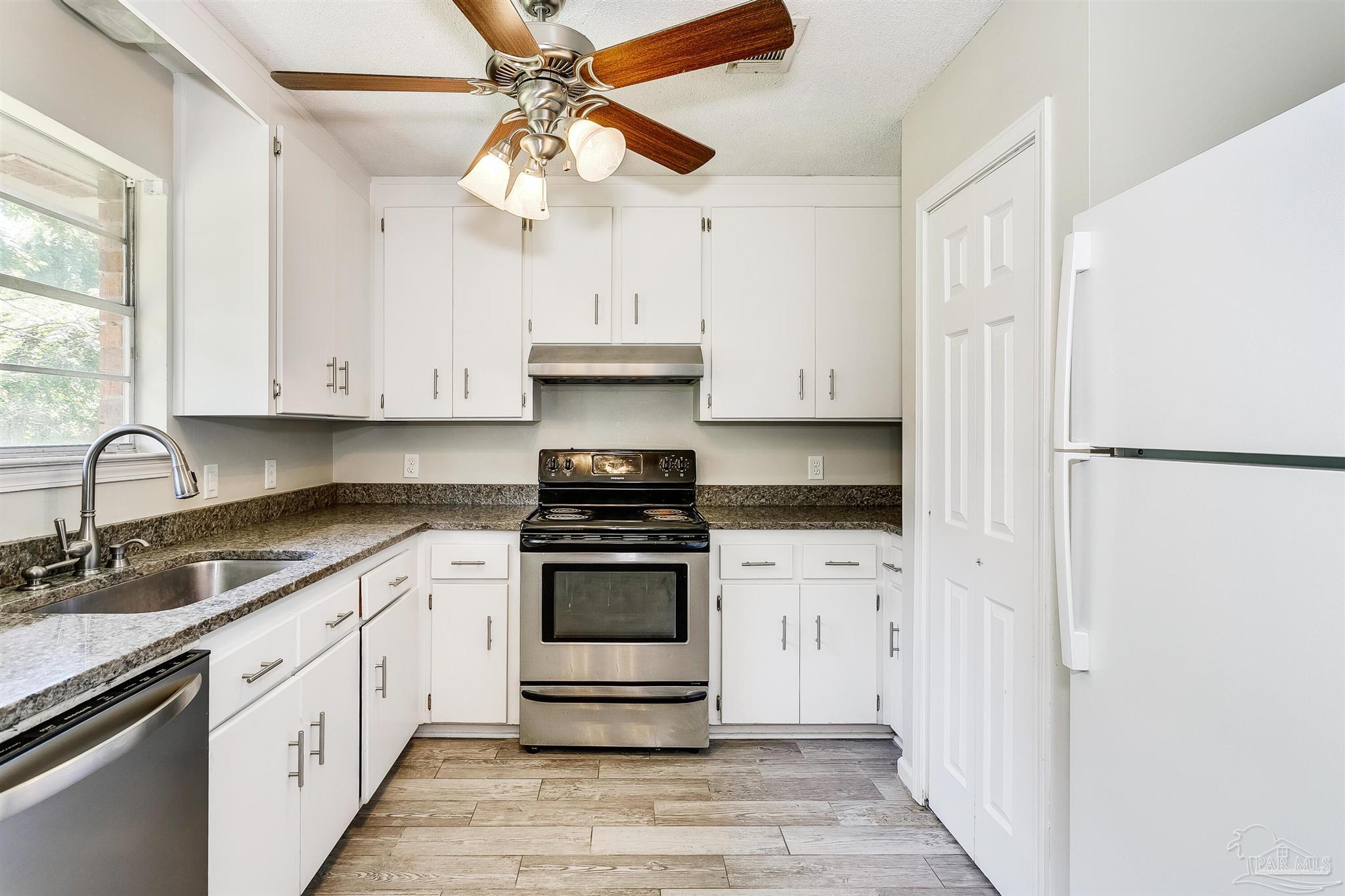 2898 West Roberts Road Cantonment, FL 32533 - Photo 6 of 13 Gallery Image 6