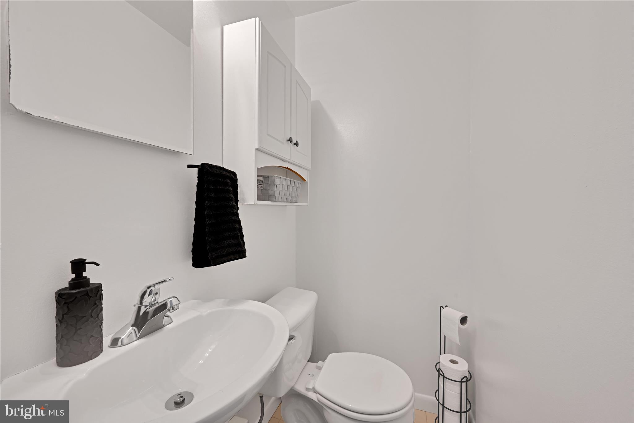 1053 Williamsburg Road Lancaster, PA 17603 - Photo 17 of 33 a bathroom with a sink mirror and toilet