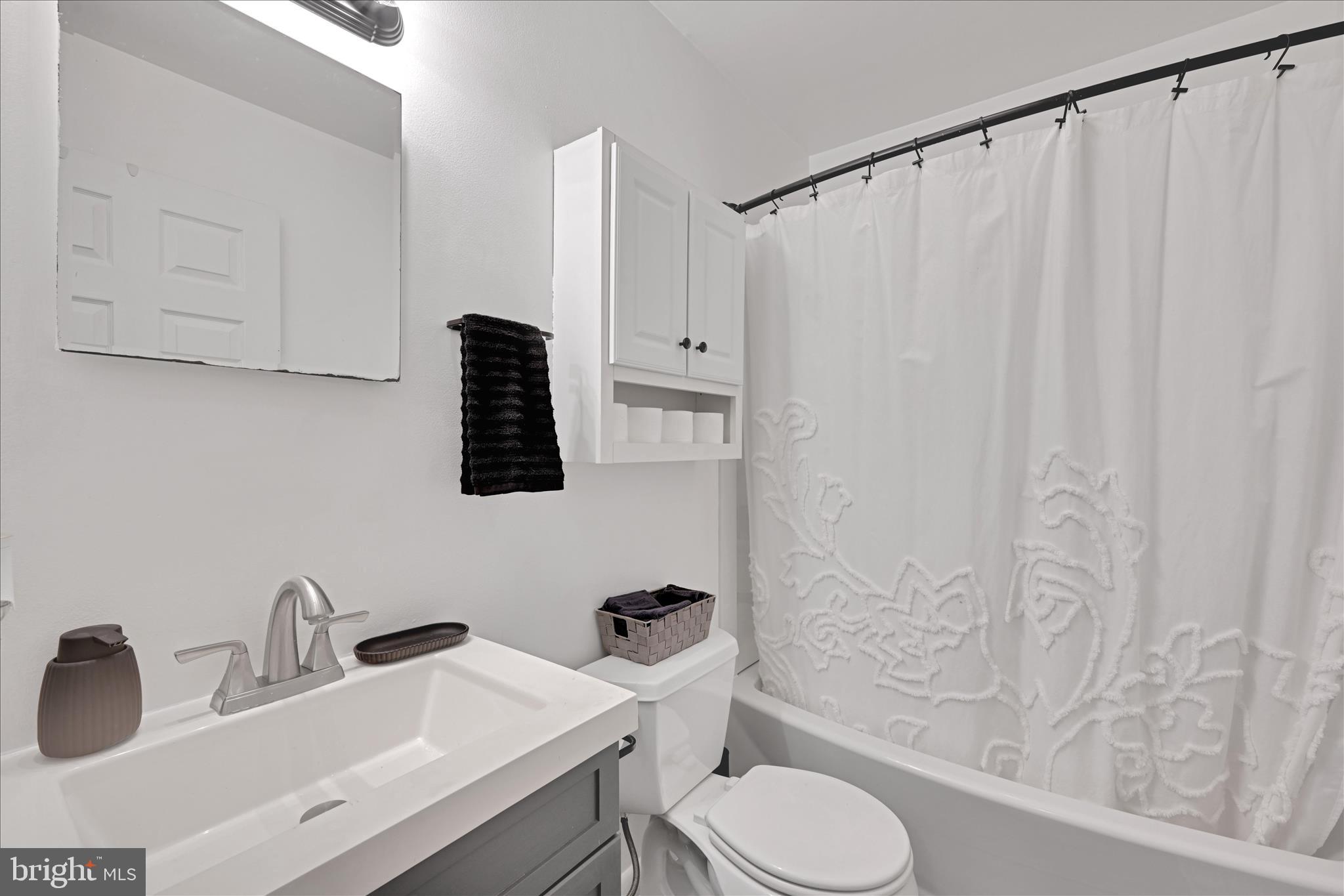 1053 Williamsburg Road Lancaster, PA 17603 - Photo 22 of 33 a bathroom with a sink toilet and shower