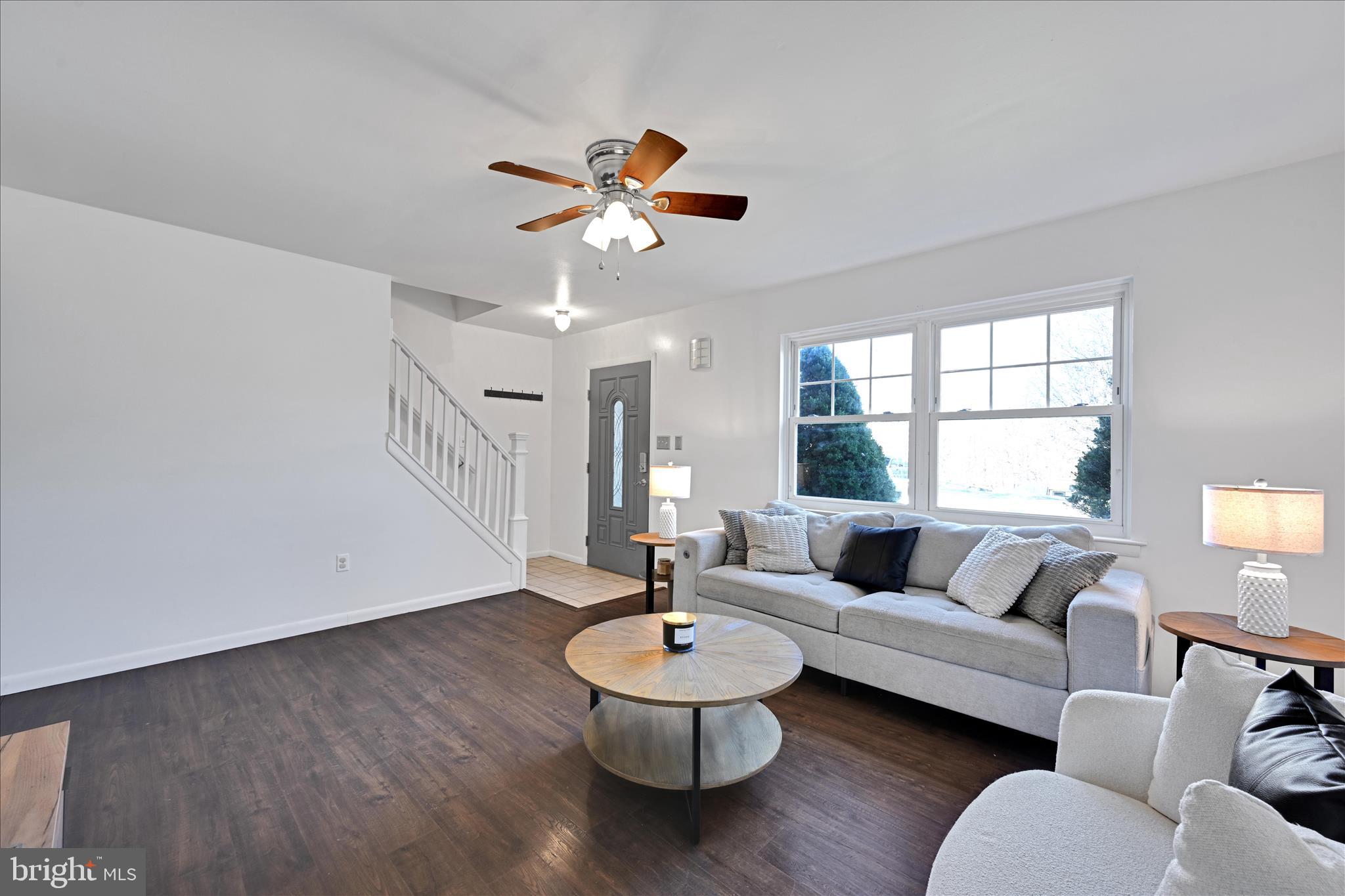 1053 Williamsburg Road Lancaster, PA 17603 - Photo 9 of 33 a living room with furniture and a large window
