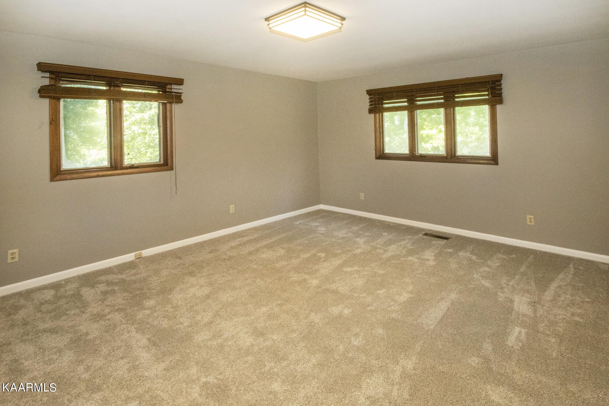 431 Sunnyside Road Sweetwater, TN 37874 - Photo 22 of 47 an empty room with a window