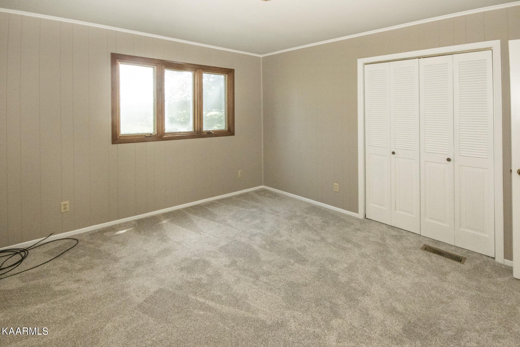 431 Sunnyside Road Sweetwater, TN 37874 - Photo 23 of 47 an empty room with a window