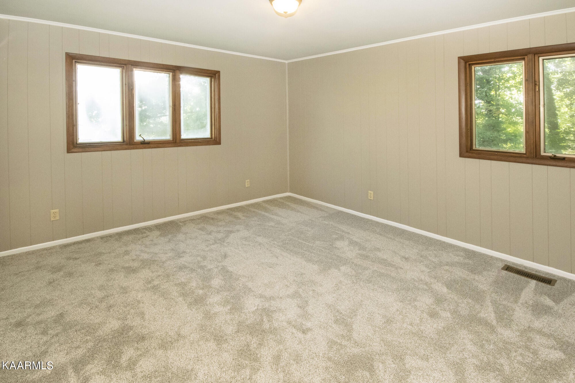431 Sunnyside Road Sweetwater, TN 37874 - Photo 27 of 47 an empty room with a window