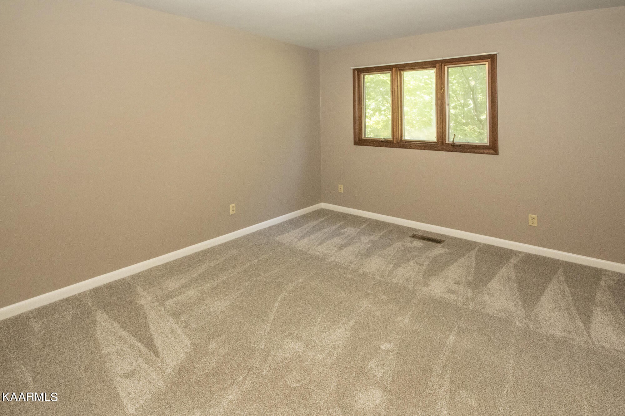 431 Sunnyside Road Sweetwater, TN 37874 - Photo 29 of 47 an empty room with a window