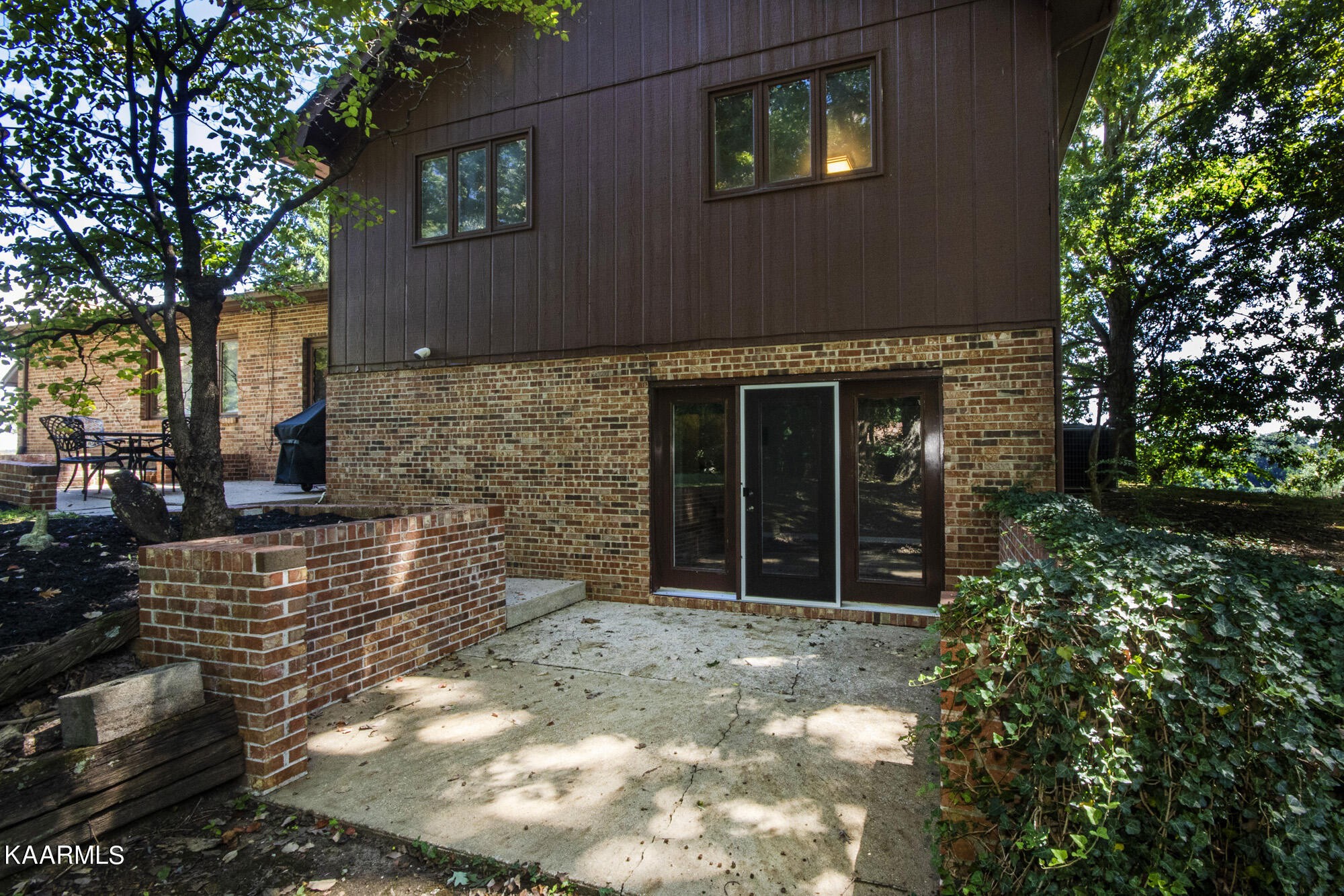 431 Sunnyside Road Sweetwater, TN 37874 - Photo 5 of 47 a front view of a house with a yard
